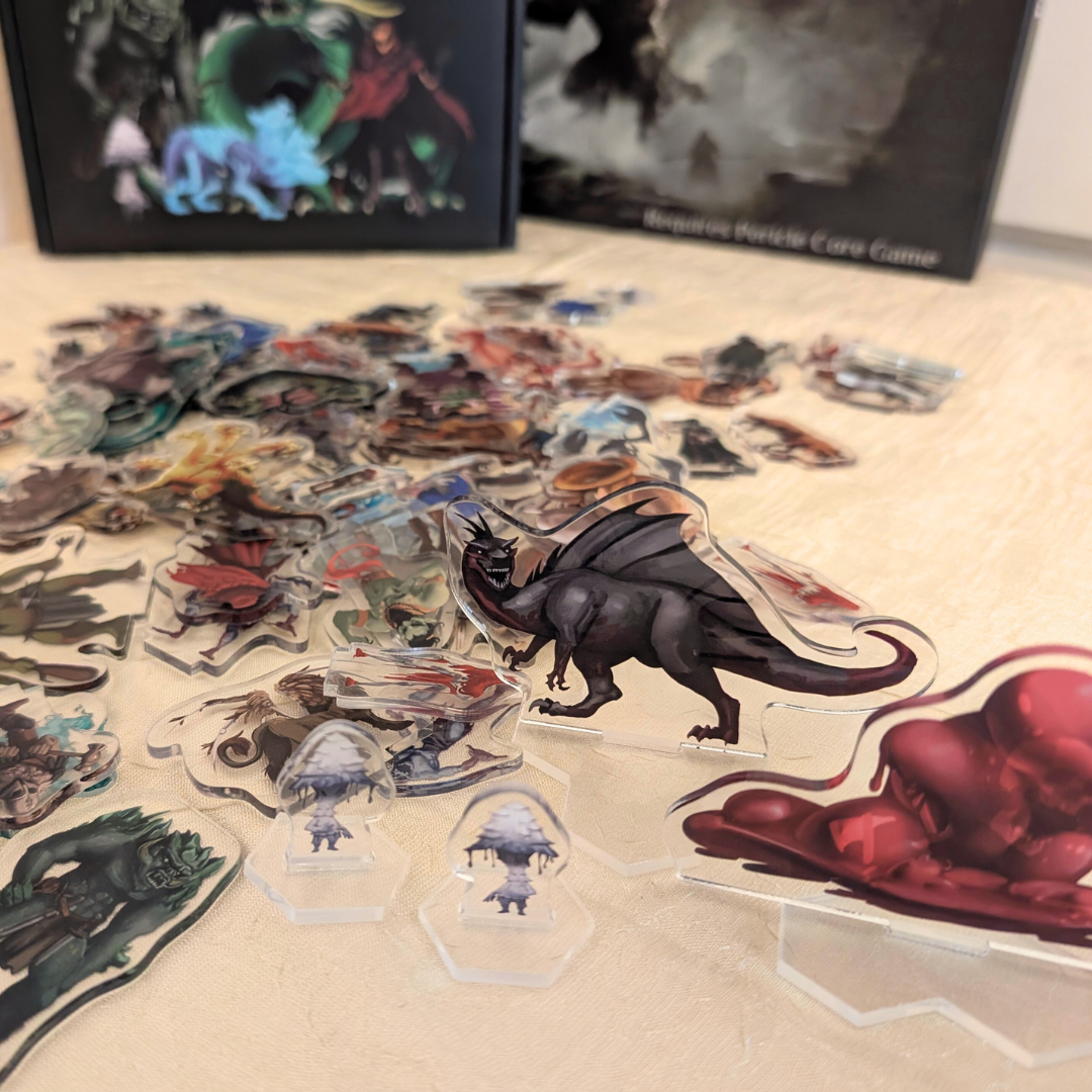 Pericle: Labyrinth Monster Standees